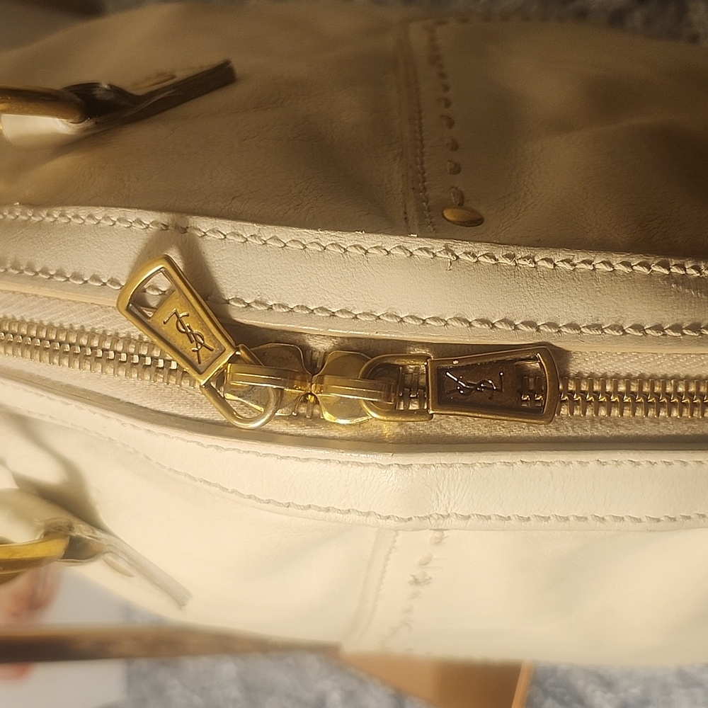 Yves Saint Laurent Off-White Shoulder Bag with Gold Accents - Picture 6 of 16